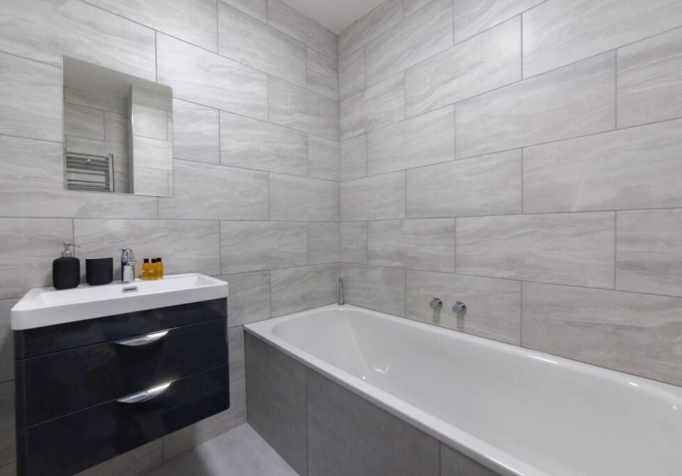 Sunny, 2Bed 2Bath, Garden Apartment Near Hyde Park London Exterior photo